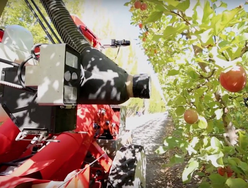 Тестирование робота для сбора яблок в самом разгаре! Робот для сбора яблок Abundant Robotics