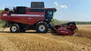 «Гомсельмаш» тестирует комбайн GS2124 COMBI с новой жаткой